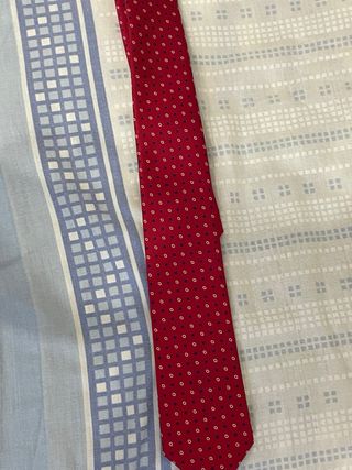Corbata roja - puntos azules y blancos