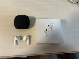 Apple AirPods 4 con cancelación de ruido
