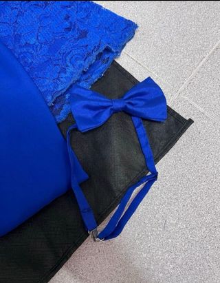 Vestido largo de fiesta color azul de encaje