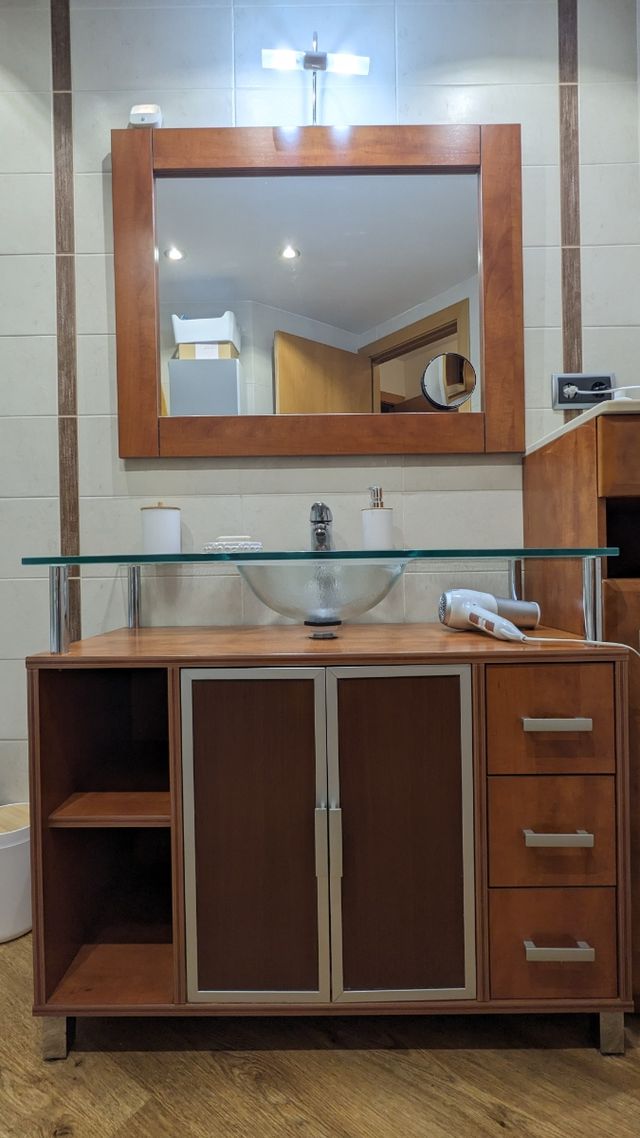 Mueble baño y espejo con luz