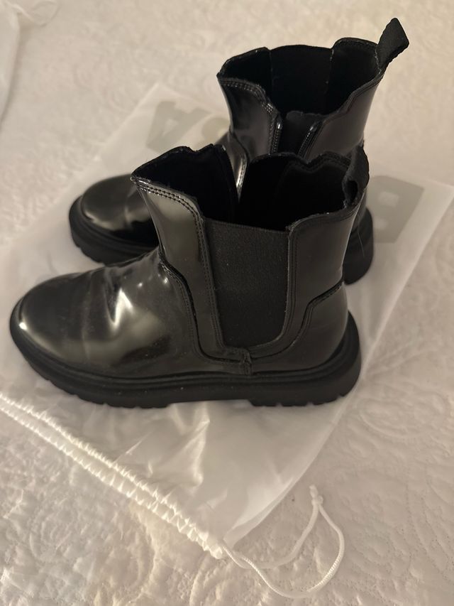 Botines charol negros Zara