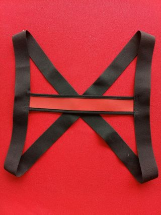 Arnés elástico cuero negro frontal