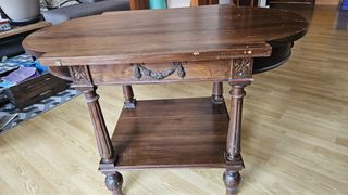 Mesa de madera maciza antigua