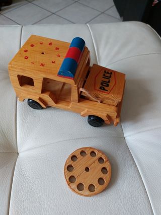 Auto della polizia in legno vintage