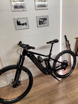 Bicicleta eléctrica montaña motor poliny