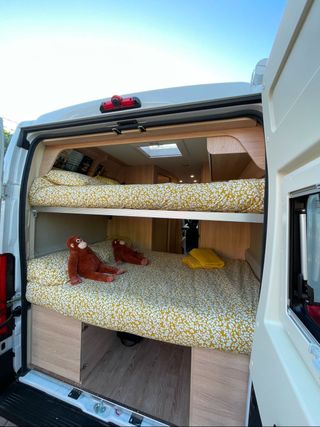 ALQUILER CAMPER GRAN VOLUMEN HASTA 4+1 PERSONAS.