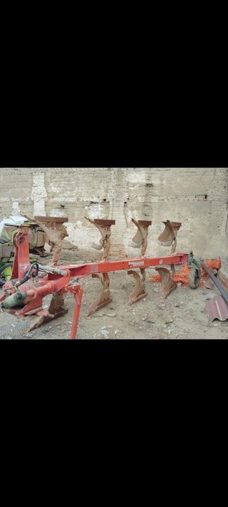 vertederas 4 cuerpos kverneland.