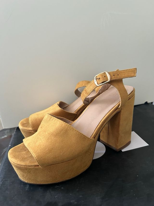 Zapatos plataforma amarillos