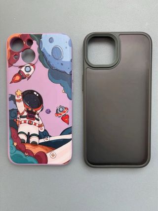 Lote 2 fundas iPhone 14: verde y diseño astronauta
