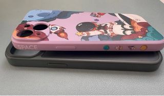 Lote 2 fundas iPhone 14: verde y diseño astronauta