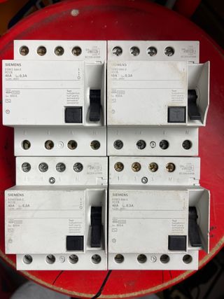 4 Diferenciales Siemens 40A 300mA