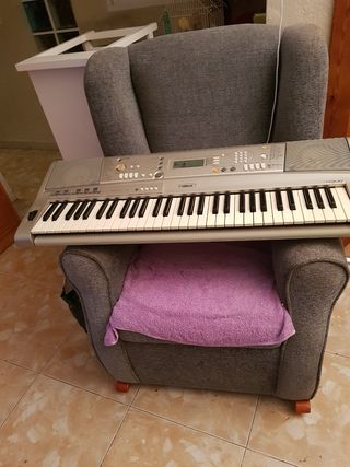 Yamaha PSR-E243 Teclado