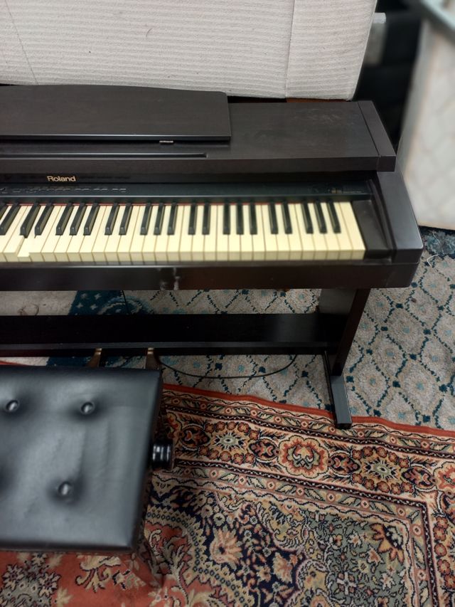 Piano Roland