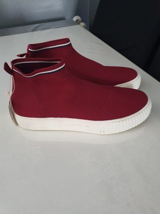 Zapatillas rojas de punto