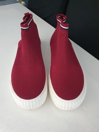 Zapatillas rojas de punto