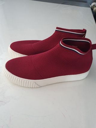 Zapatillas rojas de punto