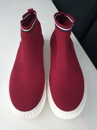 Zapatillas rojas de punto