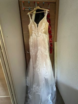 Vestido novia beige y blanco