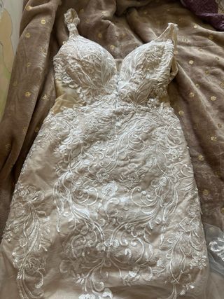 Vestido novia beige y blanco