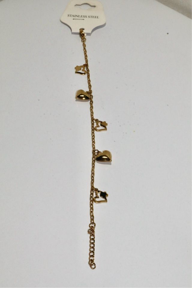 Pulsera dorada corazones