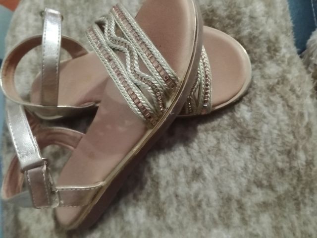 Sandalias niña plata  y doradas con brillantes