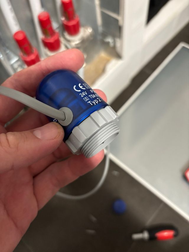 Cabezal Uponor suelo radiante