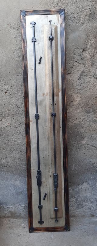 Cuadro con Herrajes de ventana antiguos