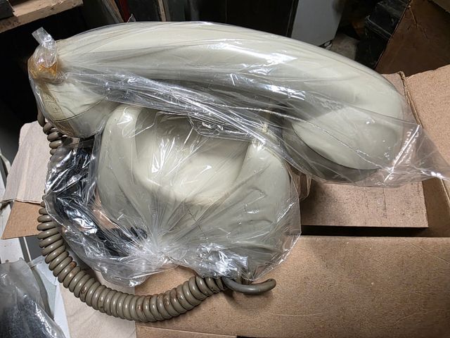 Receptor de telefone, antiga recepcionista - Cinza