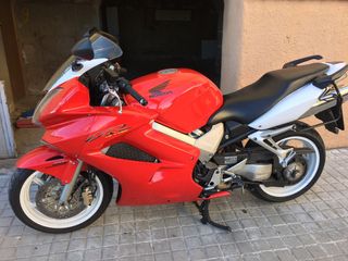 Honda VFR 800 (2002) - Roja