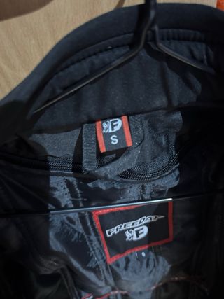 Chaqueta moto con protecciones