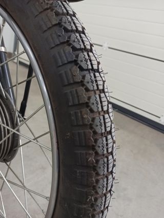 Moto clásica Ossa 125b