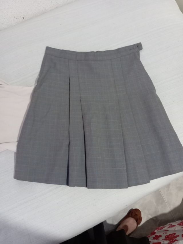 Uniforme colegio nicoli ,solo falda disponible.