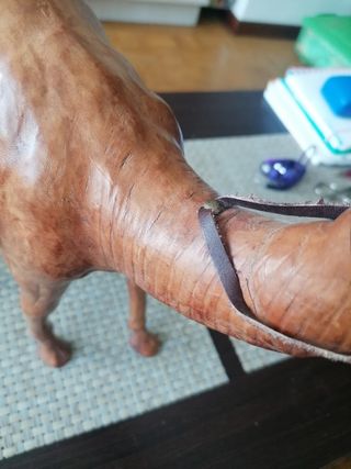 Figura dromedario cuero