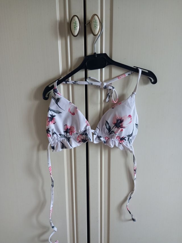 Bikini floreale rosa e bianco