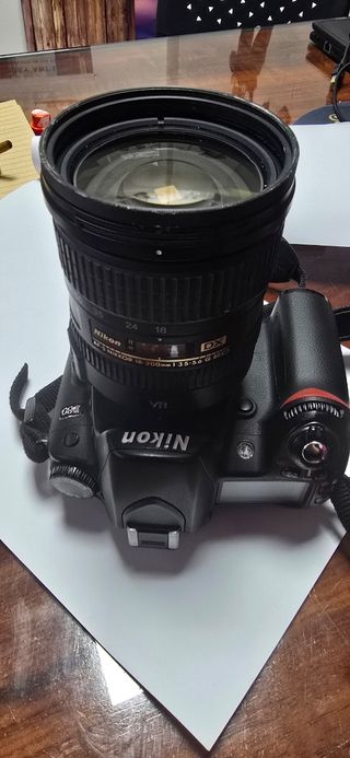 Nikon D80 + Objetivo 18-200mm VR