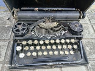 MAQUINA DE ESCRIBIR UNDERWOOD STÁNDAR PORTABLE.