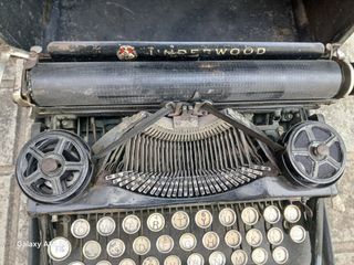 MAQUINA DE ESCRIBIR UNDERWOOD STÁNDAR PORTABLE.