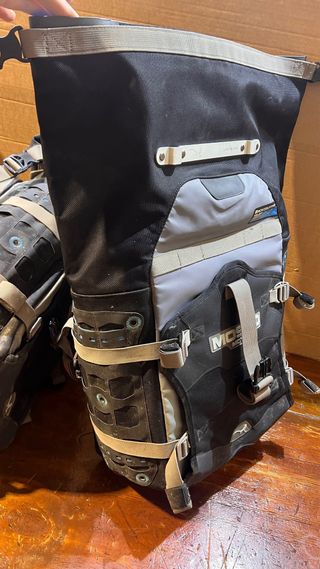 Alforjas Mosko Moto Backcountry 35L + HERRAJES 