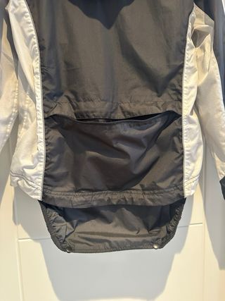 Chubasquero ciclismo mujer blanco-negro