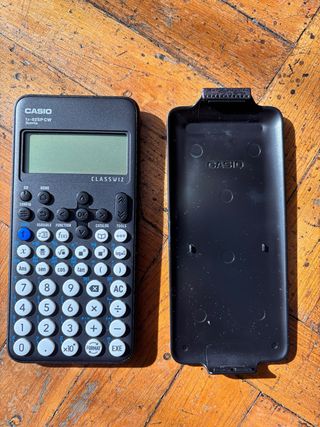 Calculadora Casio fx-82SPCW. Permitida en PAU.