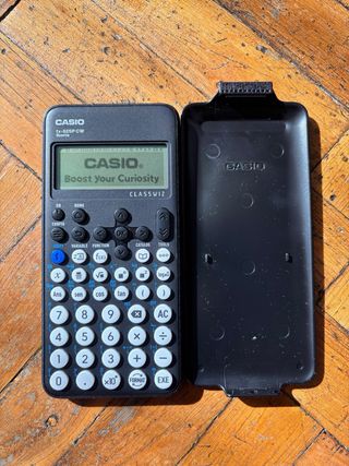 Calculadora Casio fx-82SPCW. Permitida en PAU.