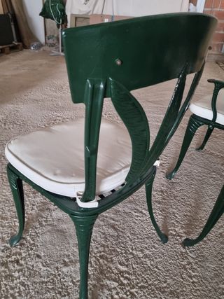 Conjunto sillas y mesas