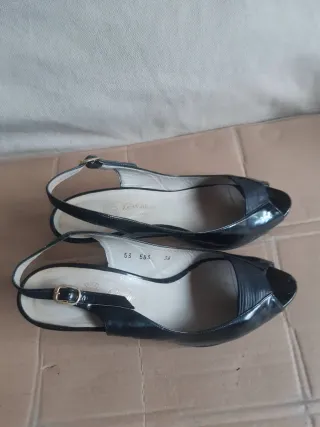 Zapatos tacones negros charol