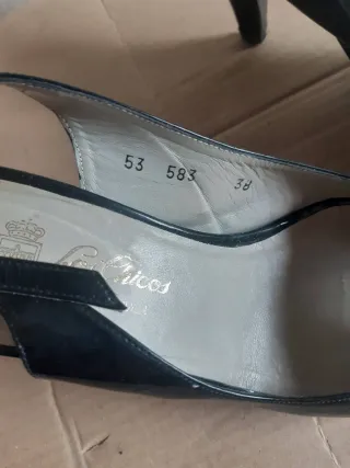 Zapatos tacones negros charol