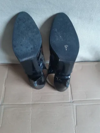 Zapatos tacones negros charol