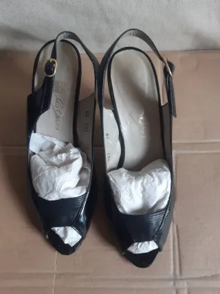 Zapatos tacones negros charol