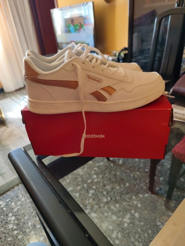 Reebok Court Advance blancas y doradas - 39