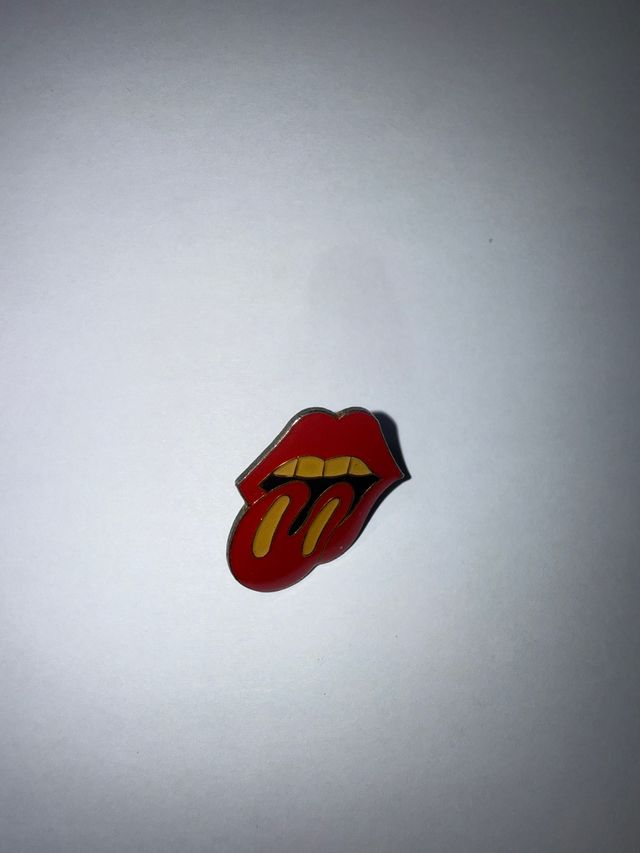 Pin Rolling Stones