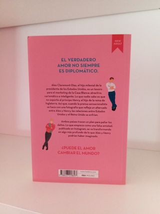 Rojo, blanco y sangre azul (Spanish Edition)