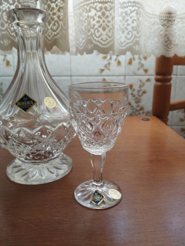 Juego licorera Bohemia + 2 copas